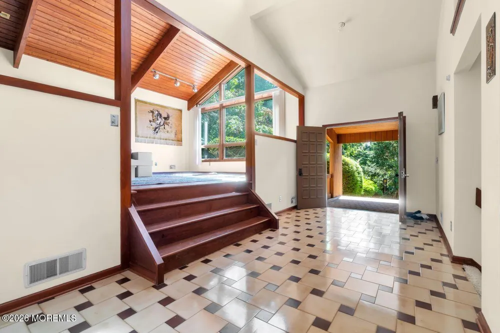 6 Sugar Lane Holmdel, NJ 07733