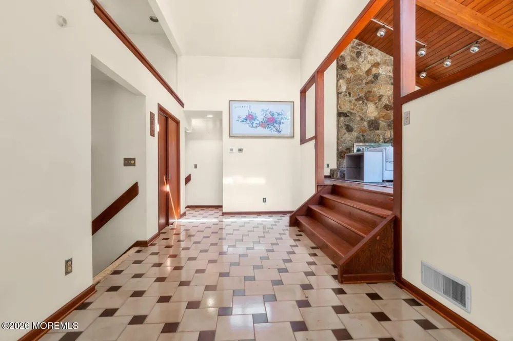 6 Sugar Lane Holmdel, NJ 07733