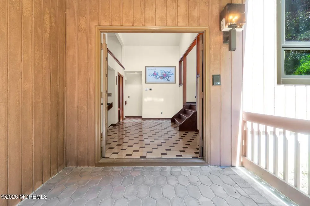 6 Sugar Lane Holmdel, NJ 07733