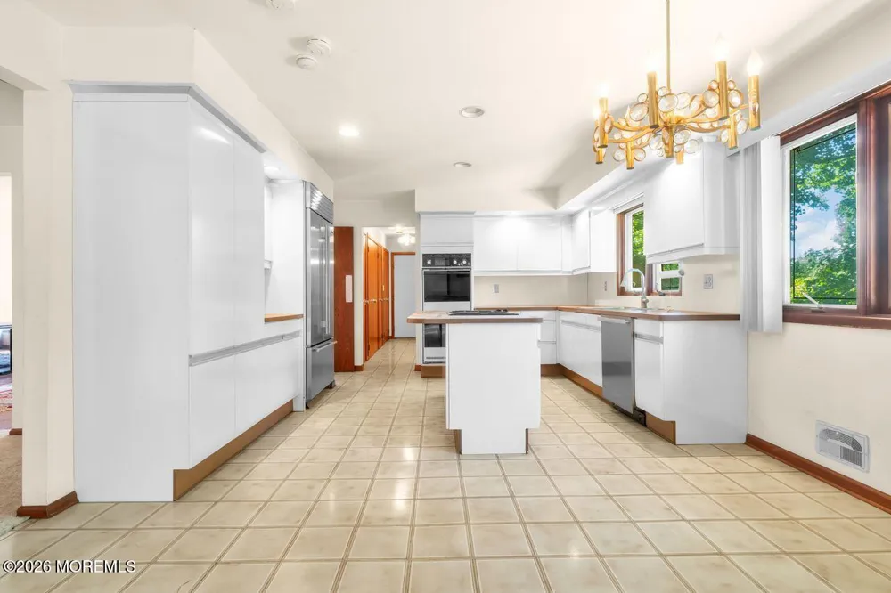 6 Sugar Lane Holmdel, NJ 07733