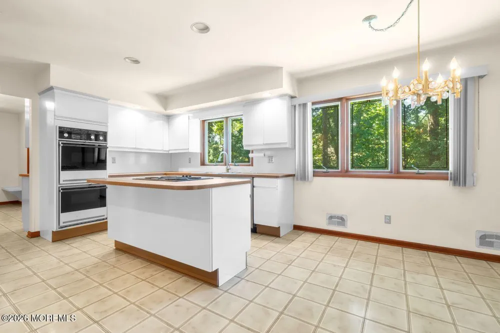 6 Sugar Lane Holmdel, NJ 07733