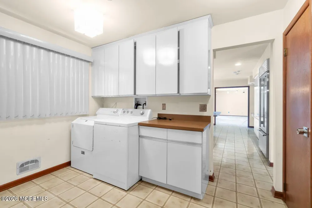 6 Sugar Lane Holmdel, NJ 07733