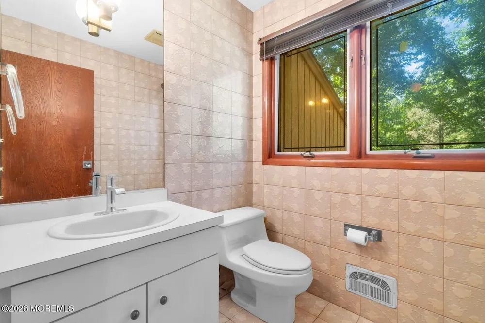 6 Sugar Lane Holmdel, NJ 07733