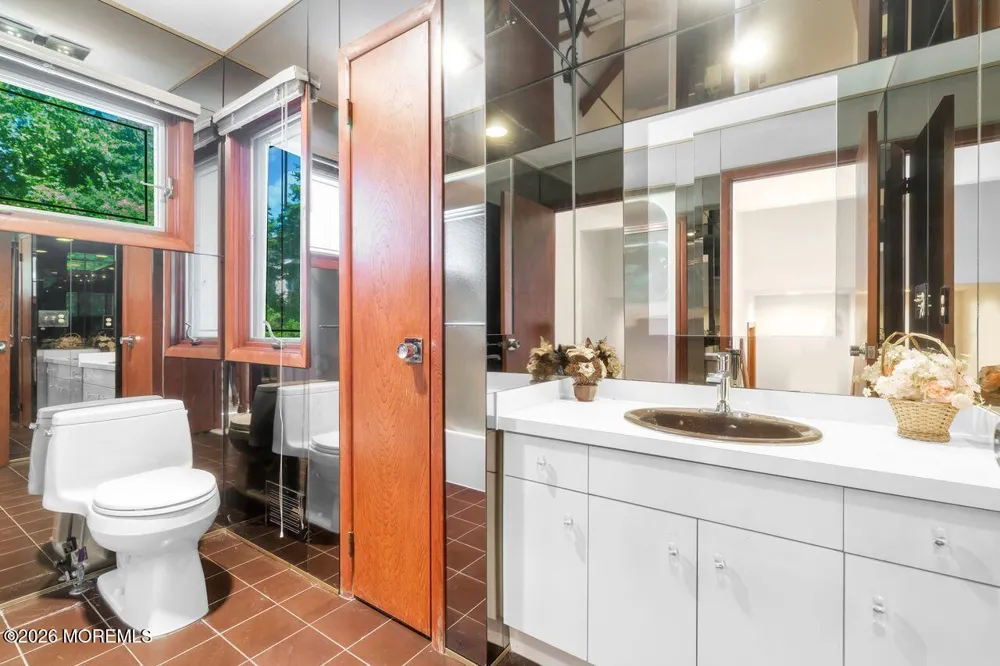 6 Sugar Lane Holmdel, NJ 07733