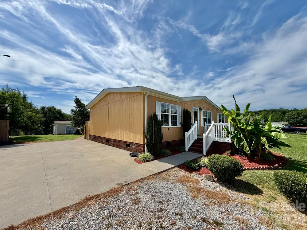 1104 Spring Meadow Drive Woodleaf, NC 27054