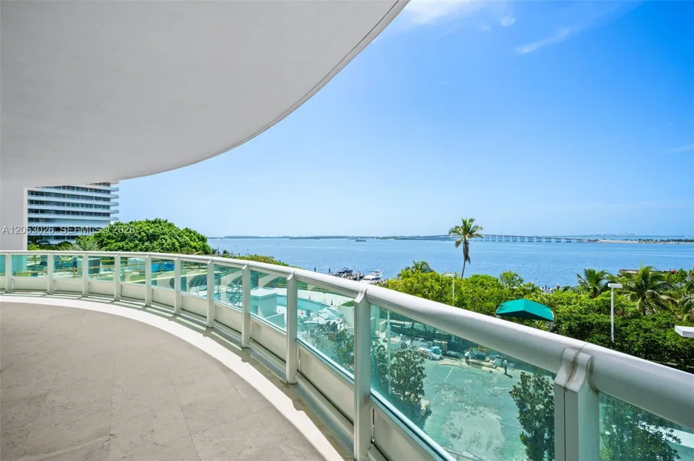 1643 Brickell Ave #702 Miami, FL 33129