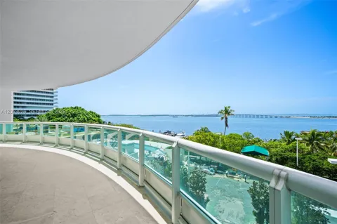 1643 Brickell Ave #702
