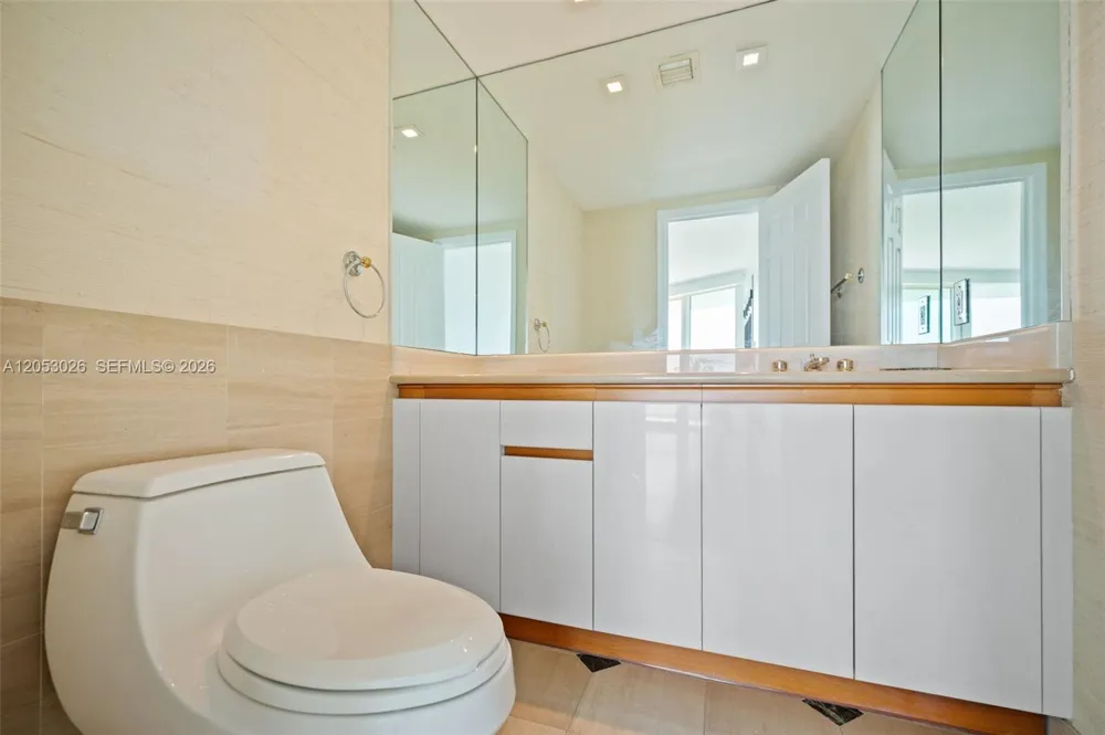 1643 Brickell Ave #702 Miami, FL 33129