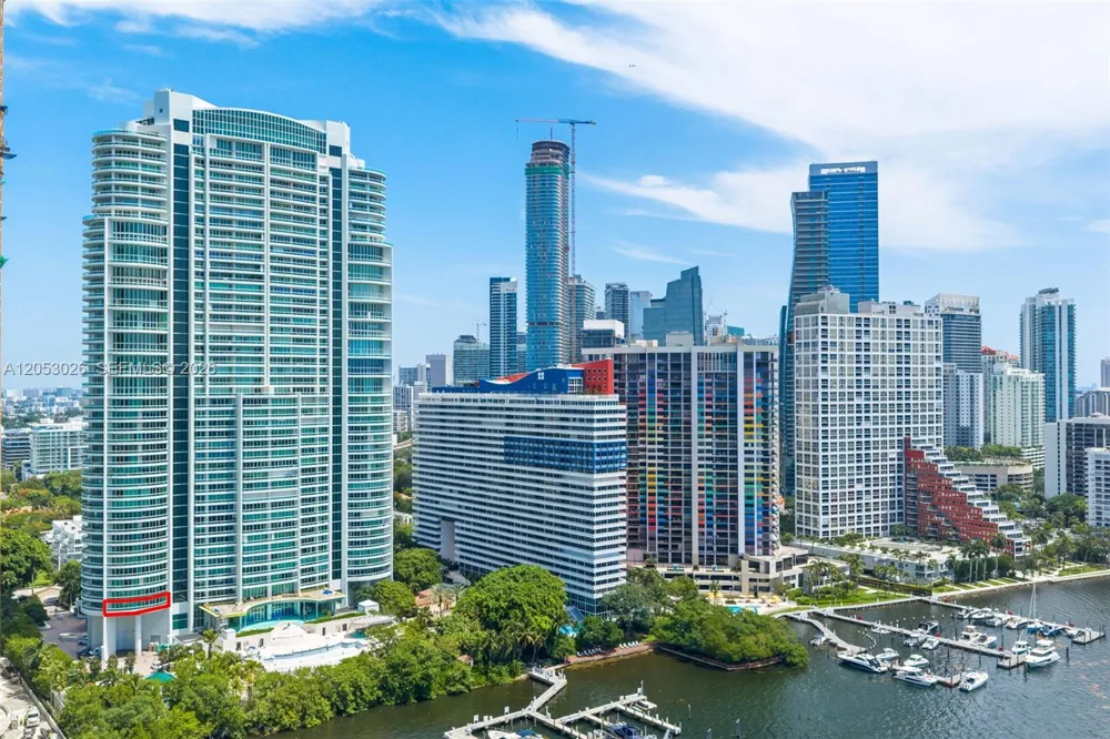 1643 Brickell Ave #702 Miami, FL 33129