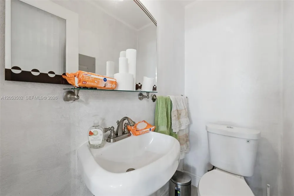 419 SE 3rd St Hialeah, FL 33010