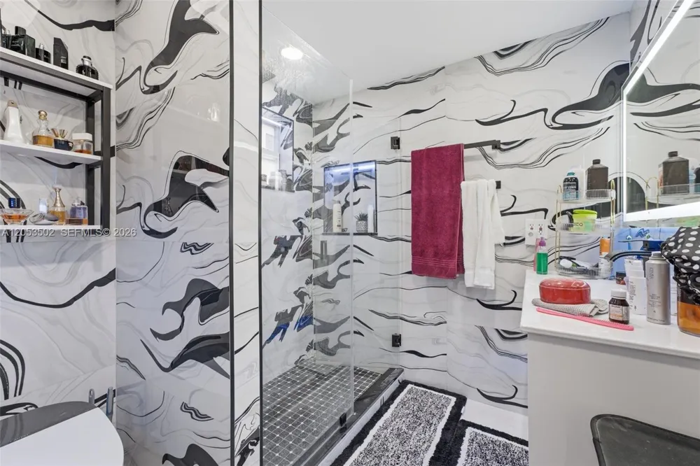 419 SE 3rd St Hialeah, FL 33010