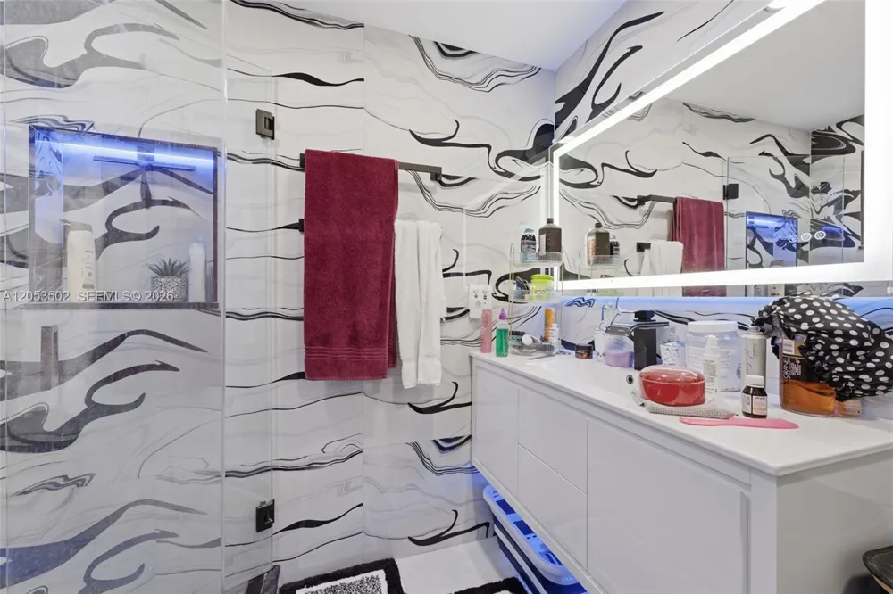 419 SE 3rd St Hialeah, FL 33010
