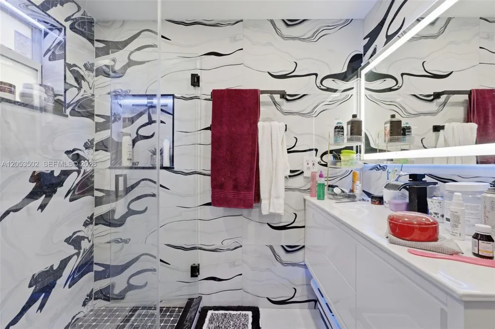 419 SE 3rd St Hialeah, FL 33010