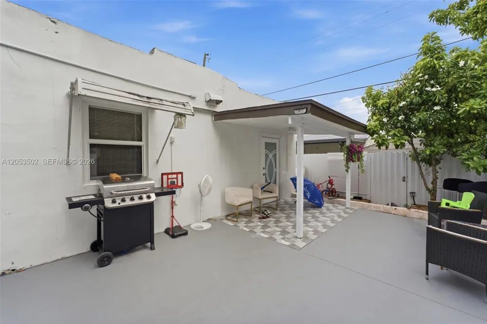419 SE 3rd St Hialeah, FL 33010