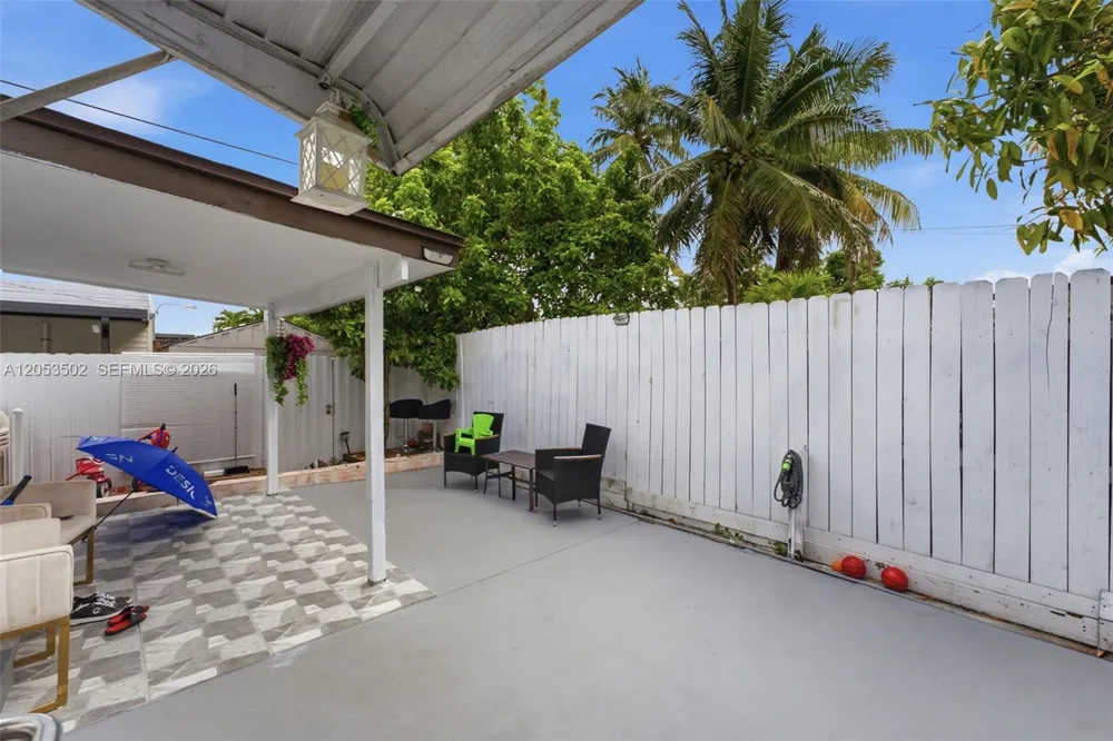 419 SE 3rd St Hialeah, FL 33010
