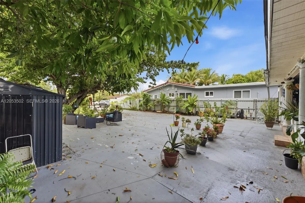 419 SE 3rd St Hialeah, FL 33010