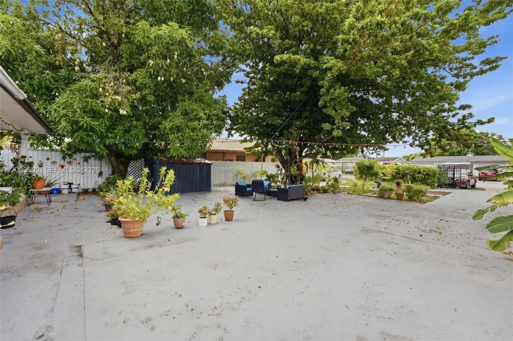 419 SE 3rd St Hialeah, FL 33010