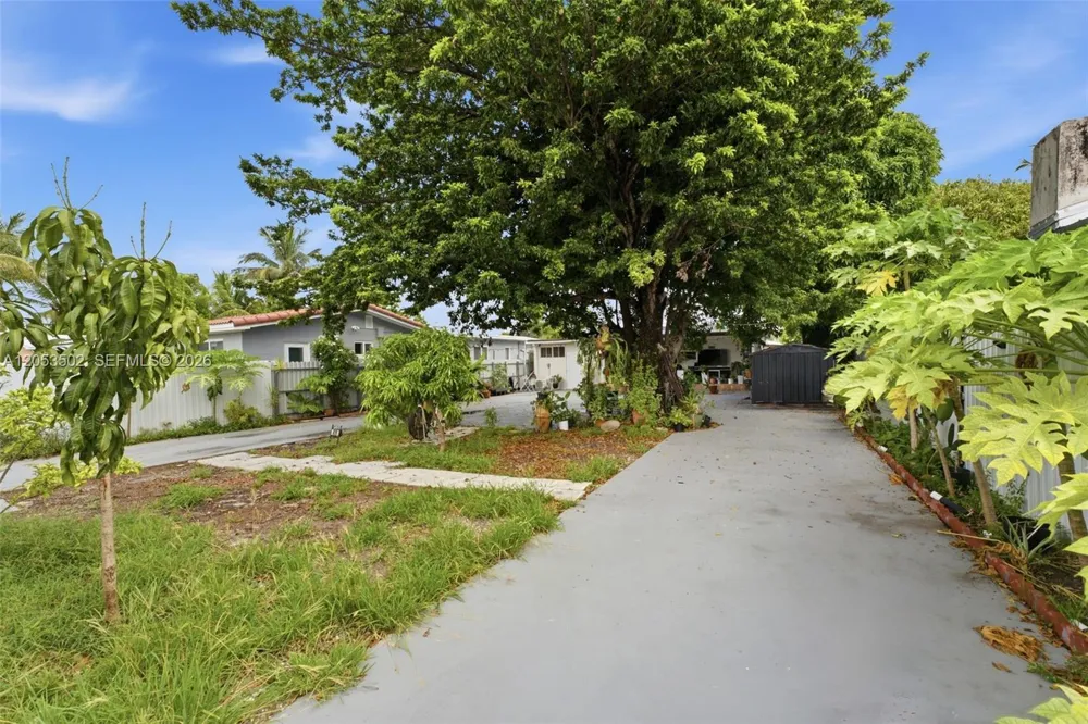 419 SE 3rd St Hialeah, FL 33010