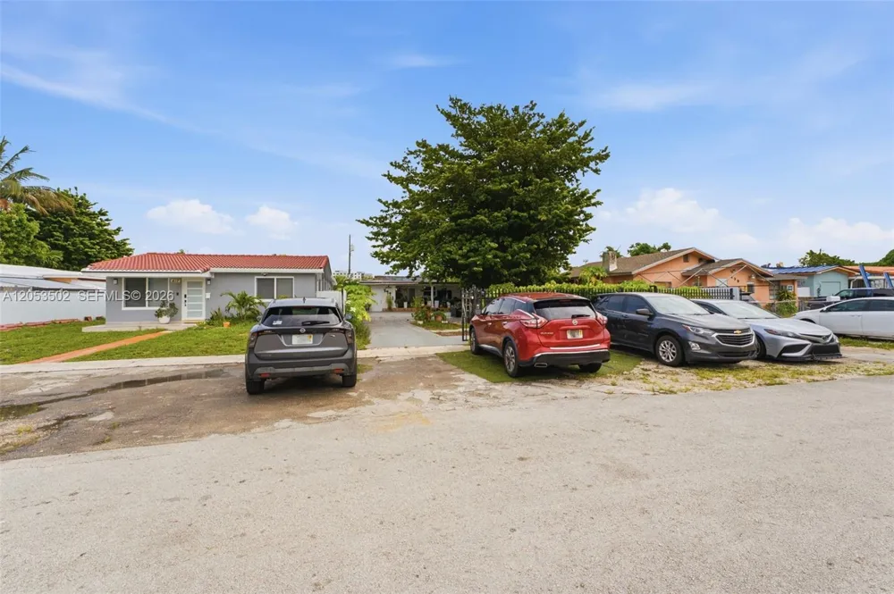 419 SE 3rd St Hialeah, FL 33010