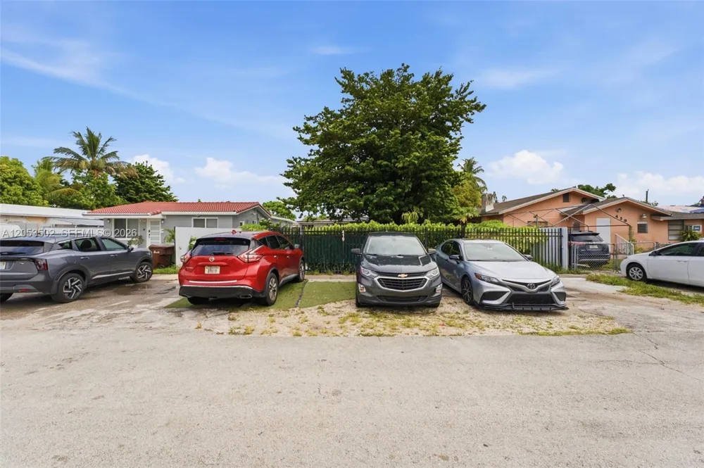 419 SE 3rd St Hialeah, FL 33010