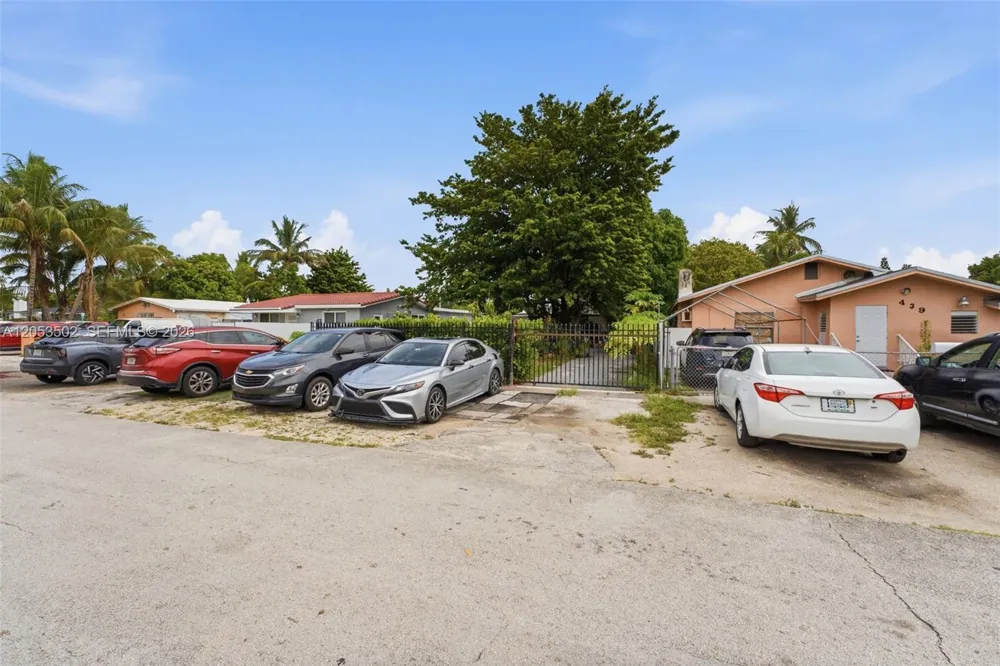 419 SE 3rd St Hialeah, FL 33010