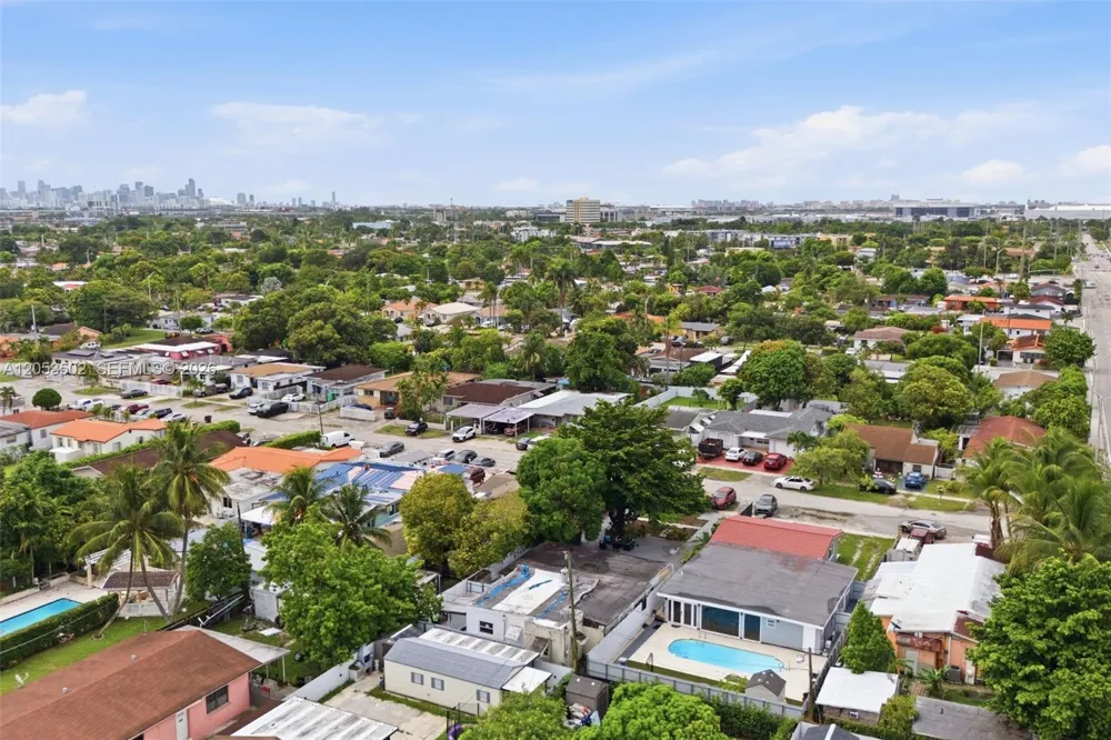 419 SE 3rd St Hialeah, FL 33010