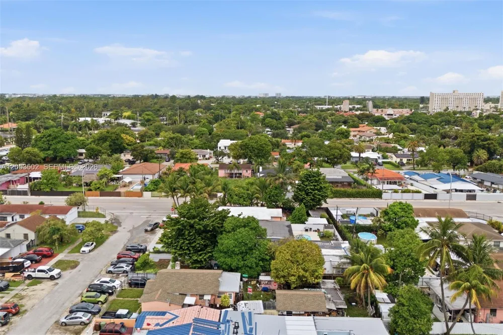 419 SE 3rd St Hialeah, FL 33010