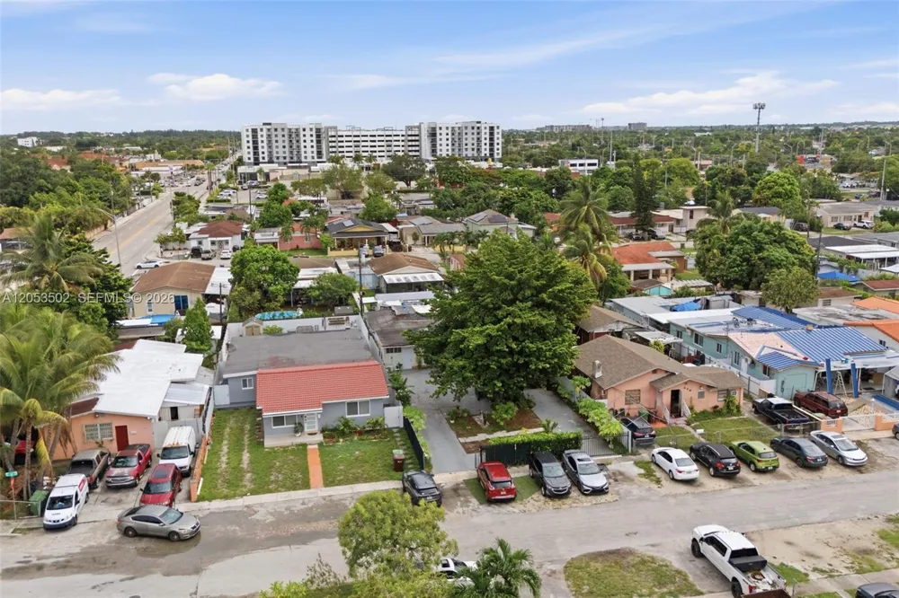 419 SE 3rd St Hialeah, FL 33010