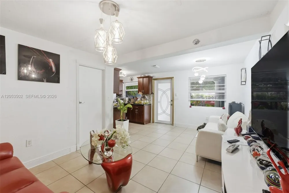 419 SE 3rd St Hialeah, FL 33010