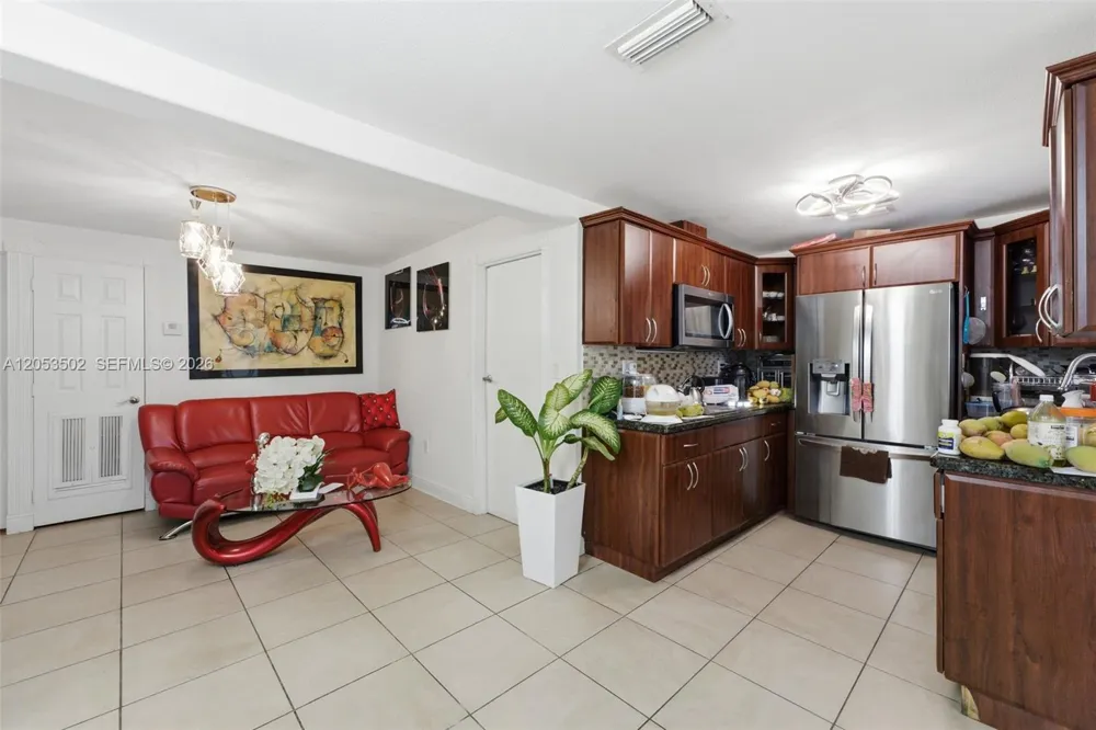 419 SE 3rd St Hialeah, FL 33010