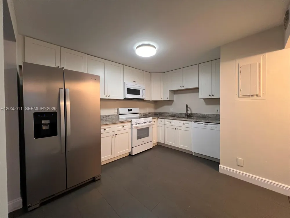2762 S University Dr #9D Davie, FL 33328
