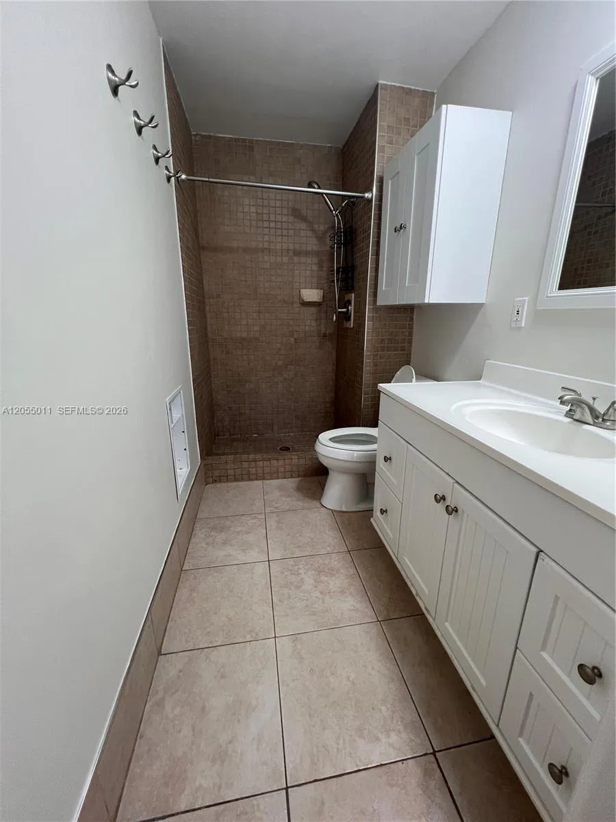 2762 S University Dr #9D Davie, FL 33328
