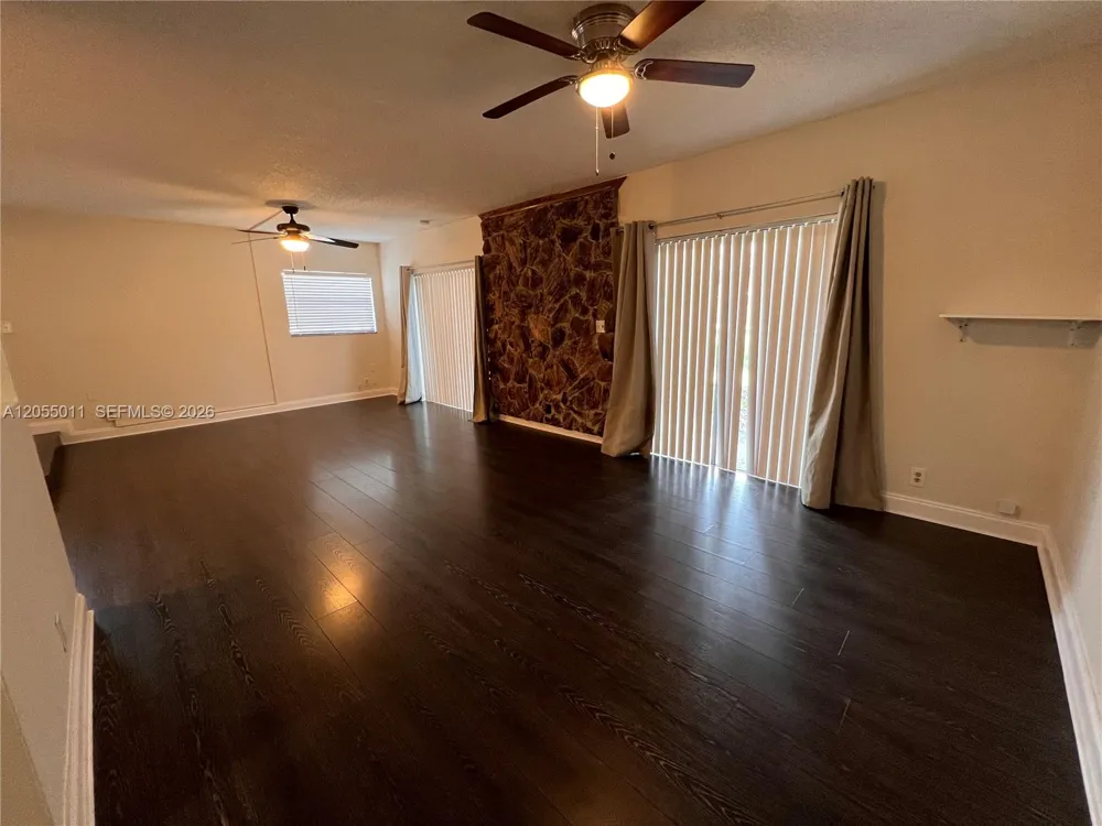 2762 S University Dr #9D Davie, FL 33328