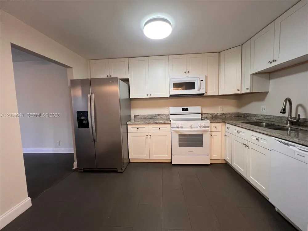 2762 S University Dr #9D Davie, FL 33328
