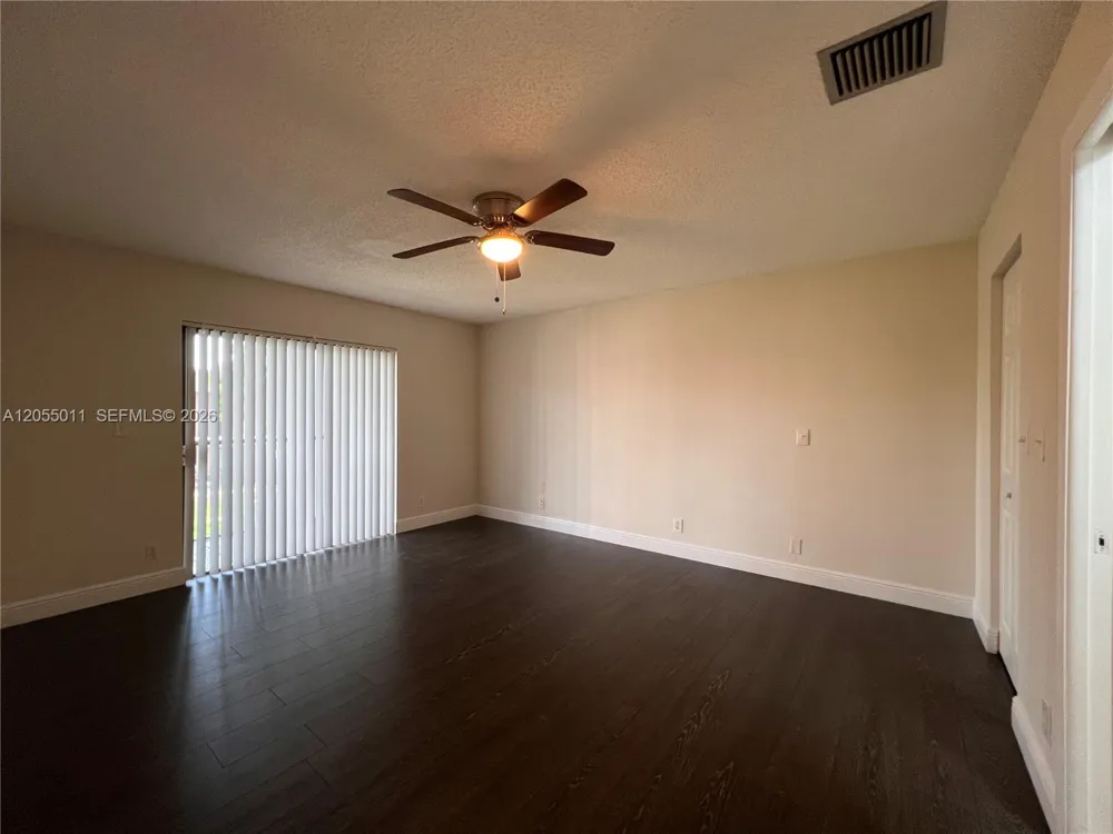 2762 S University Dr #9D Davie, FL 33328
