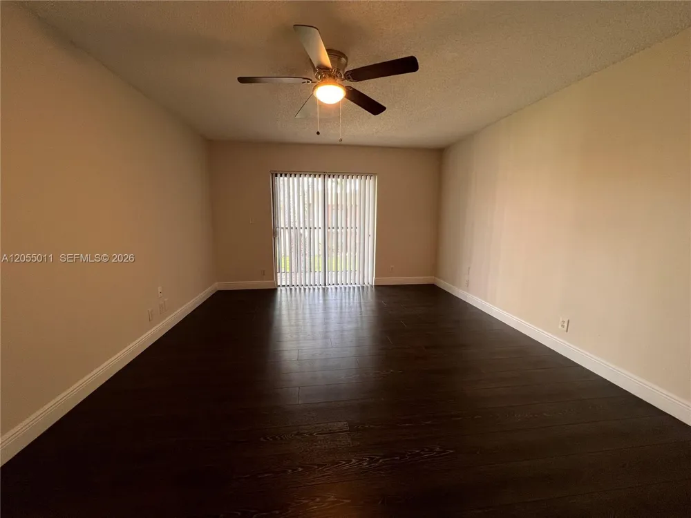 2762 S University Dr #9D Davie, FL 33328