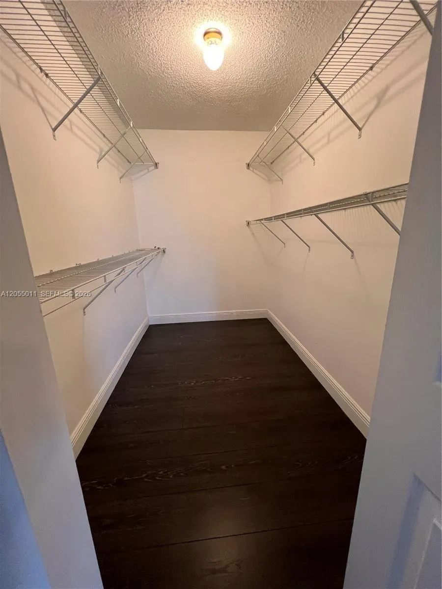 2762 S University Dr #9D Davie, FL 33328