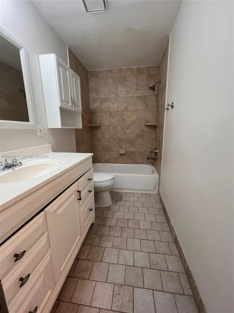 2762 S University Dr #9D Davie, FL 33328