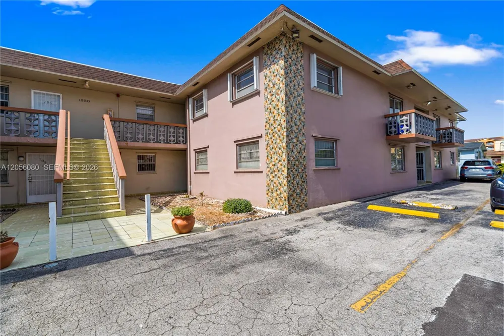 1250 W 26th Pl #108 Hialeah, FL 33010