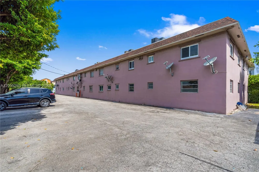 1250 W 26th Pl #108 Hialeah, FL 33010