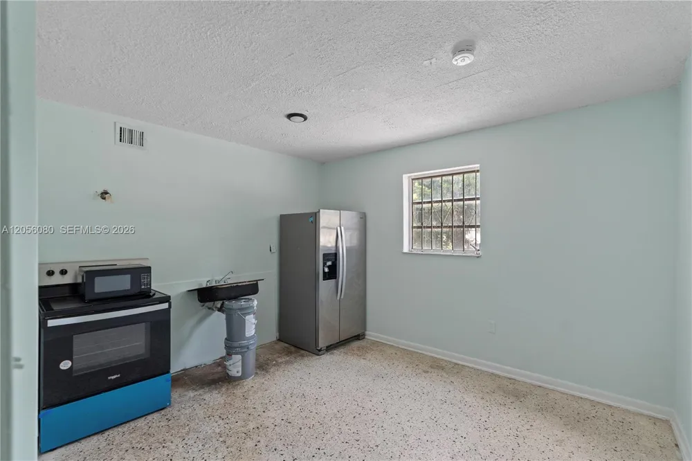 1250 W 26th Pl #108 Hialeah, FL 33010