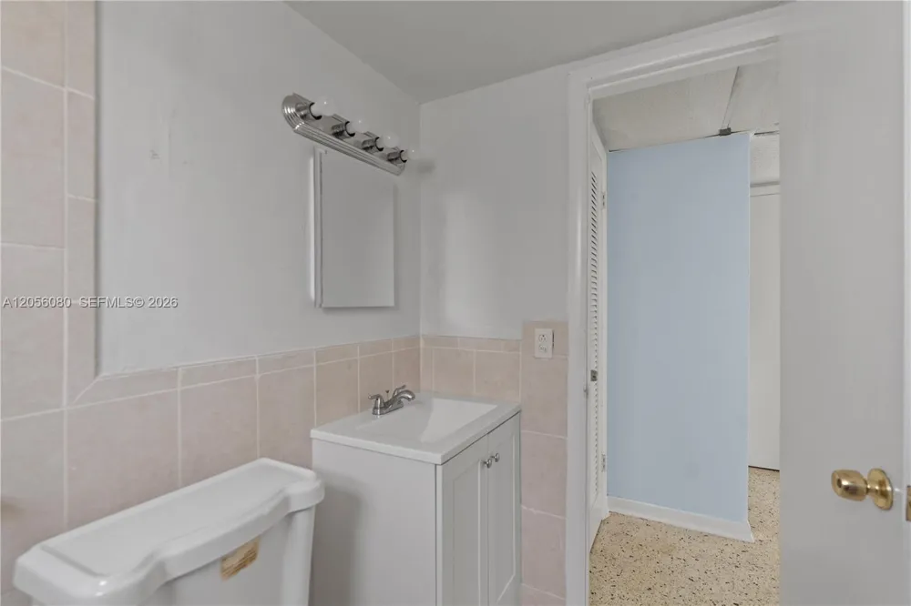 1250 W 26th Pl #108 Hialeah, FL 33010