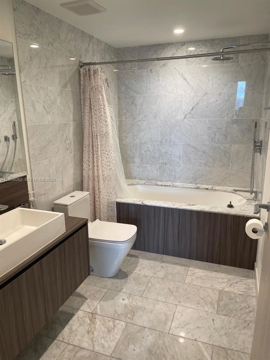1000 Brickell Plaza #2404 Miami, FL 33131