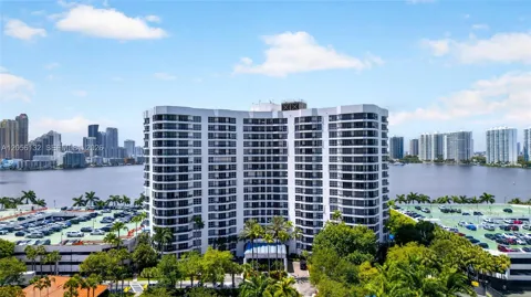 3600 Mystic Pointe Dr #310