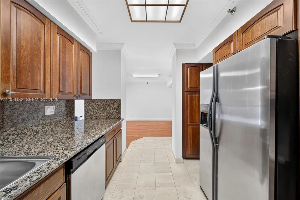 3600 Mystic Pointe Dr #310 Aventura, FL 33180