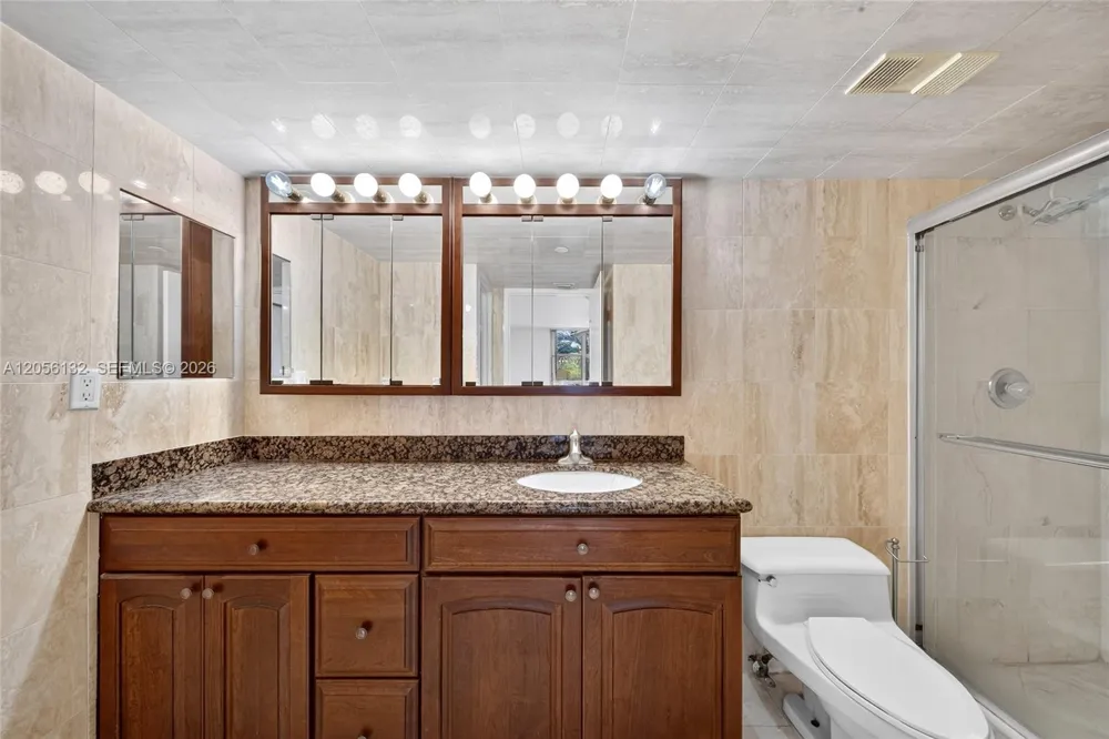 3600 Mystic Pointe Dr #310 Aventura, FL 33180