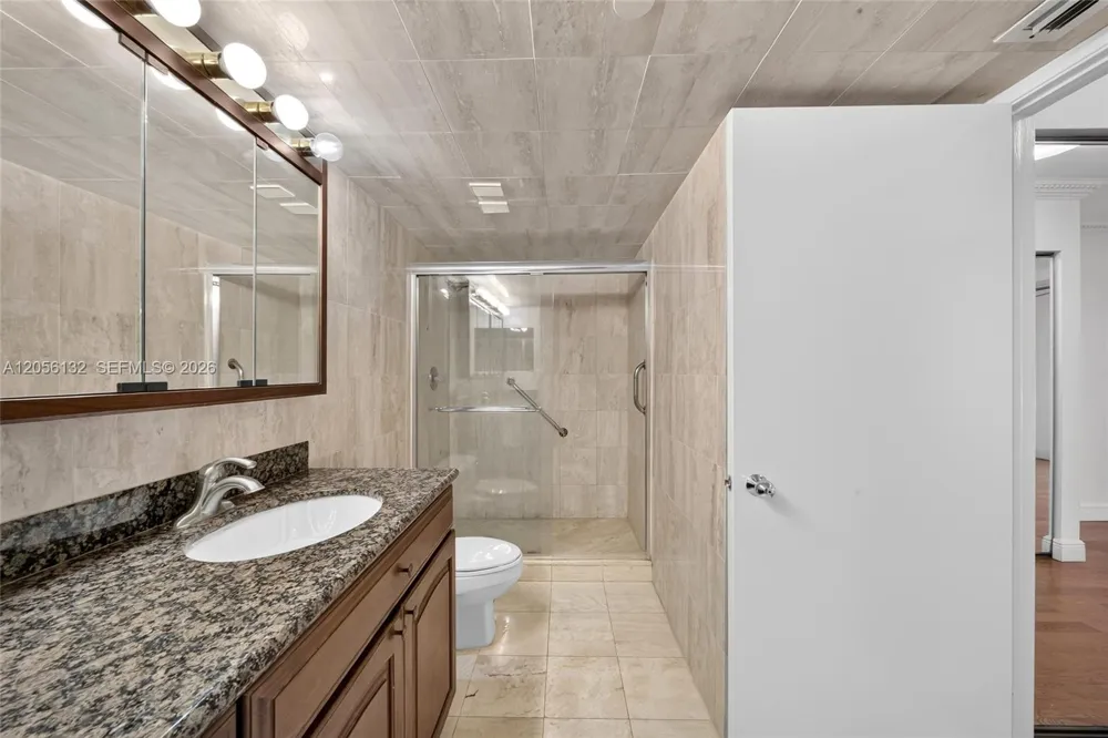 3600 Mystic Pointe Dr #310 Aventura, FL 33180