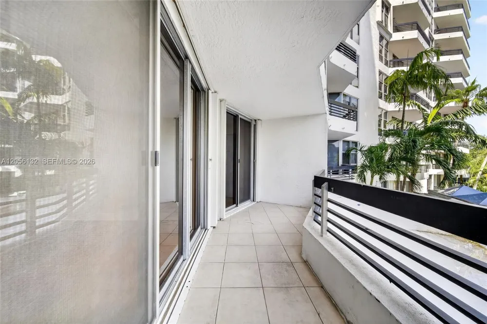 3600 Mystic Pointe Dr #310 Aventura, FL 33180