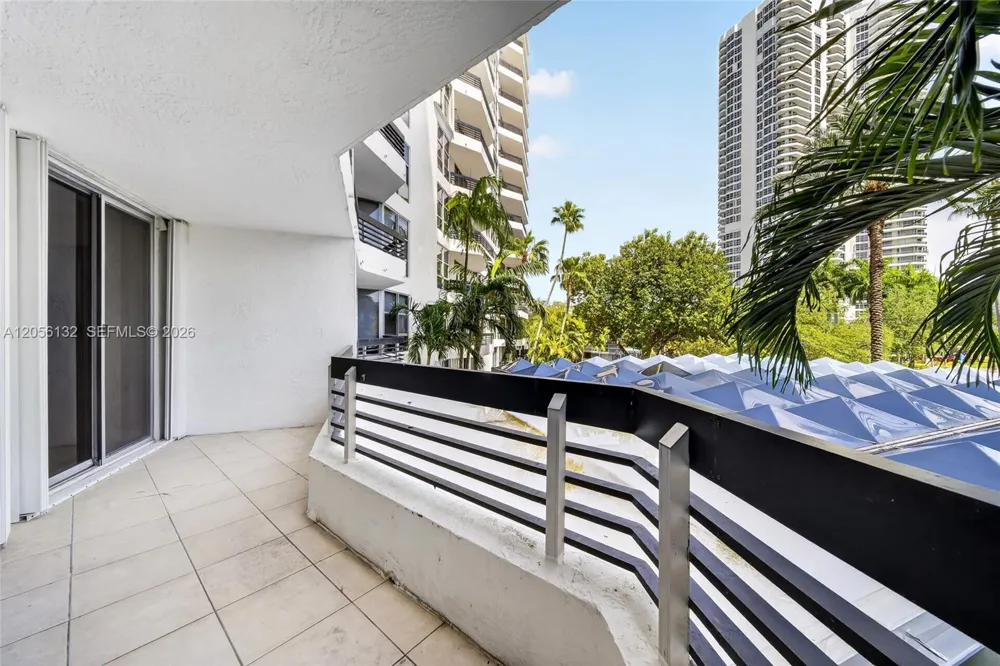 3600 Mystic Pointe Dr #310 Aventura, FL 33180