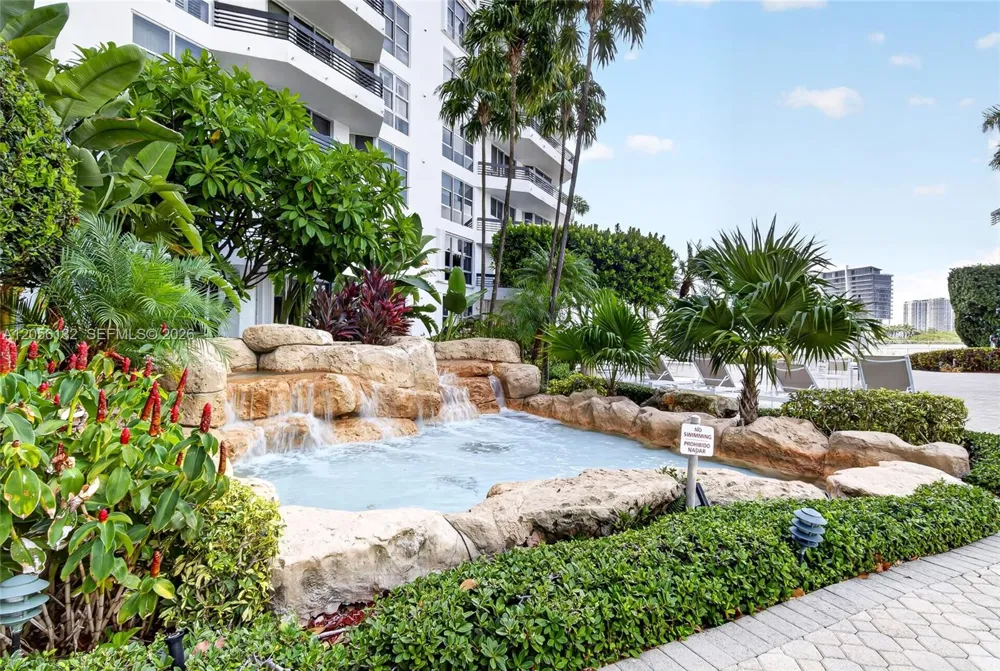 3600 Mystic Pointe Dr #310 Aventura, FL 33180